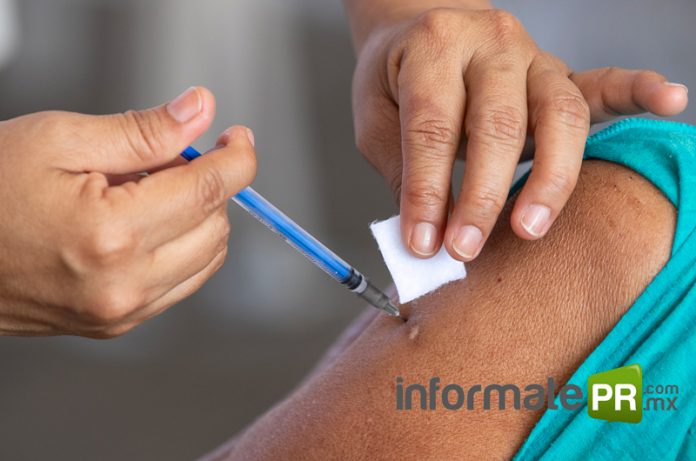 Vacunación a las personas de 40 a 49 años con straZéneca (Foto: Jorge Huerta E.)