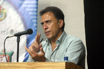 Miguel Ángel Yunes Linares, líder de la familia Yunes