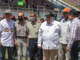 Rinden homenaje a beisbolistas de la época dorada de Poza Rica (Foto: Jorge Huerta E.)