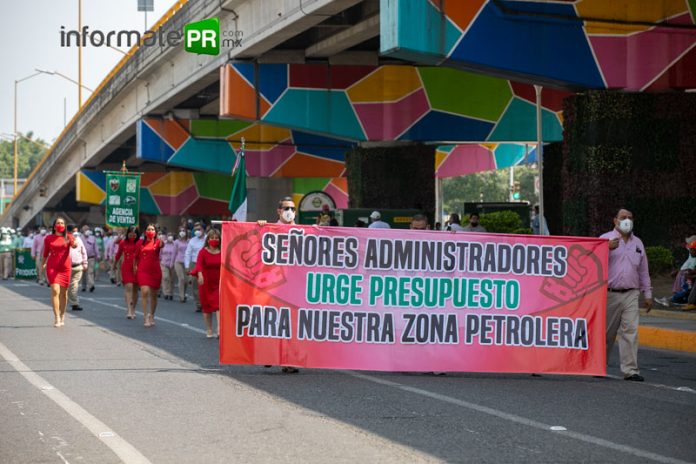 Desfile conmemorativo de la Expropiación petrolera en Poza Rica (Foto: Jorge Huerta E.)