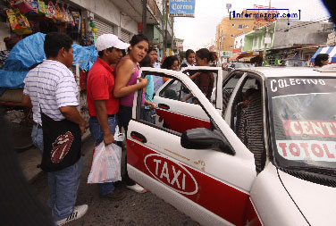 Esperan comerciantes que taxis vuelvan el centro de la ciudad (Foto: Jorge Huerta E.)