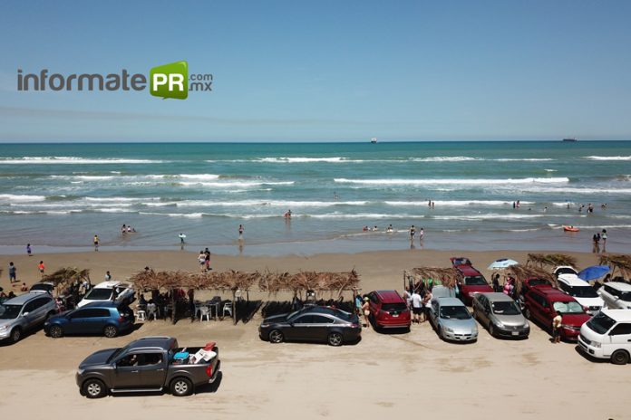 Playas de Tuxpam recibió a miles de vacacionistas (Foto: Jorge Huerta E.)