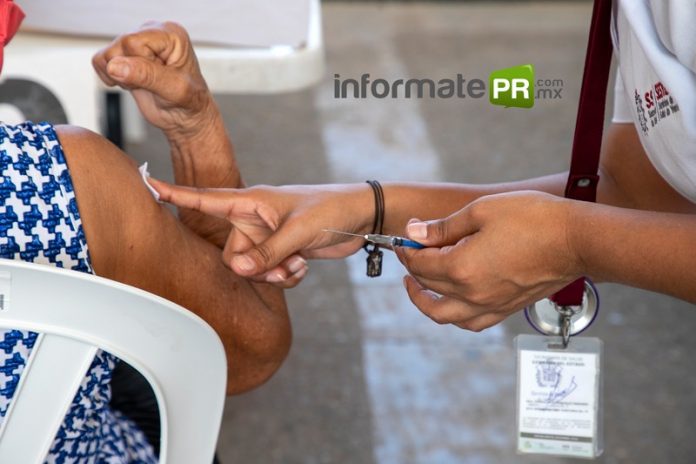 Continúa la vacunación en Poza Rica (Foto: Jorge Huerta E.)