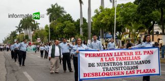 Trabajadores de la sección 30 del STPRM se manifestaron durante el desfile del 18 de marzo (Foto: Jorge Huerta E.)