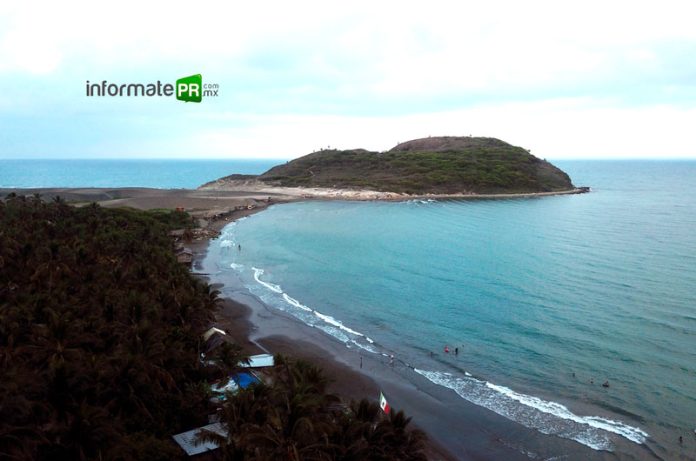 Ensenada de Quiahuiztlán, playa de Villa Rica (Foto: Jorge Huerta E.)