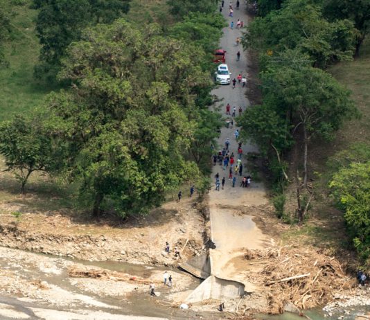 Anuncia Rocío Nahle la reconstrucción de al menos 16 puentes en la huasteca Al menos 16 puentes serán reconstruidos en la huasteca veracruzana (Foto: Jorge Huerta E.)