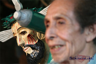 don_jose_coxquihui Don José Garrido hace máscaras y santos de cedro que duran toda una vida (Foto: Jorge Huerta E.)
