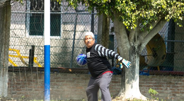 Falleció Santos Reyes Cabrera, fotoperiodista de Poza Rica Santos Reyes Cabrera, en un juego entre periodistas de Poza Rica (Foto: Jorge Huerta E.)