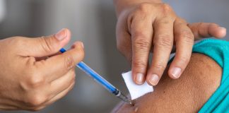 Vacunación a las personas de 40 a 49 años con straZéneca (Foto: Jorge Huerta E.)