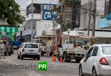 Desde el viernes y hasta el mediodía del domingo solo tres colonias de Poza Rica con energía eléctrica Cuadrillas de la CFE trabajan a marchas forzadas para el restablecimiento del servicio de energía eléctrica, luego de los estragos causados por el huracán Grace (Foto: Jorge Huerta E.)