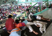 En el gimnasio municipal se concentraron los damnificados del huracán Dean (Foto: Jorge Huerta E.)
