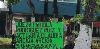 Protesta en juzgado cuarto de Poza Rica (Foto: Especial)