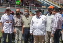 Reconocimientos a beisbolistas de los “Petroleros de Poza Rica” Rinden homenaje a beisbolistas de la época dorada de Poza Rica (Foto: Jorge Huerta E.)
