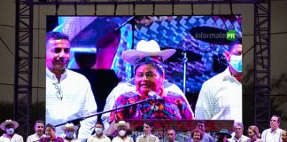 Rigoberta Menchú, premio Nobel de la Paz ponder´po el trabajo de las abuelas en las comunidades indígenas (Foto: Jorge Huerta E.)