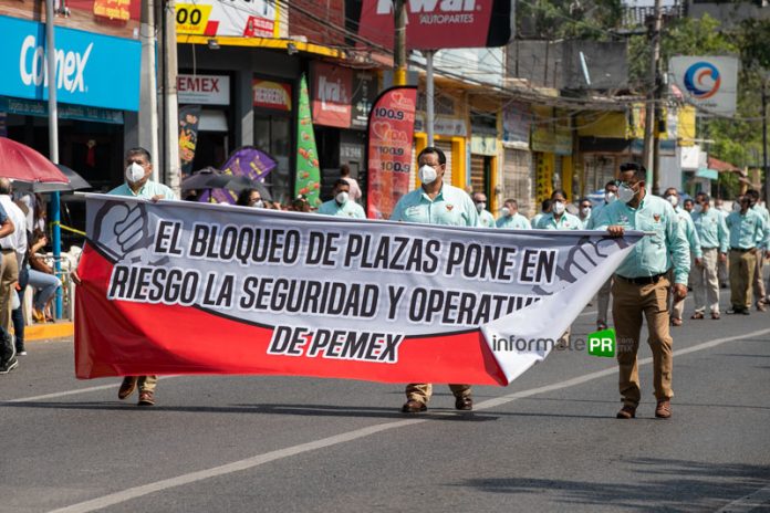 Petroleros protestan contra política en PEMEX (Foto: Jorge Huerta E.)