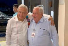El silencio de AMLO El presidente de México Andrés Manuel López Obrador y el alcalde de Poza Rica, Fernando "pulpo" Remes Garza en una visita no oficial del mandatario (Com. soc.)