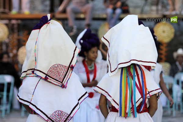 Feria del huipil en Cuetzalan, Puebla (Foto: Jorge Huerta E.)