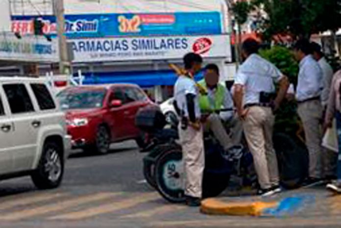 Trabajadores de SM vial continúan con la operación de los parquímetros (Foto: Jorge Huerta E.)