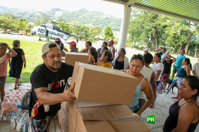 Llevan ayuda por aire, ante aislamiento carretero en Ilamatlán y zontecomatlán (Foto: Jorge Huerta E.)