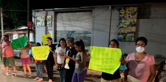 Vecinos de la Santa Emilia exigen ser incluidos en el censo para recibir ayuda (Foto: Manuel Tapia)