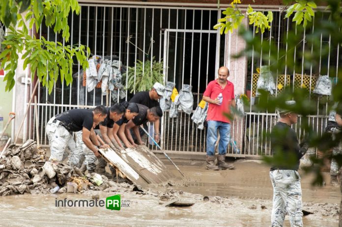 Incansable labor de fuerzas armadas de México, luego de inundación en Poza Rica (Foto: Jorge Huerta E.)