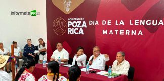 Presentan en casa de cultura de Poza Rica, libro de la Universidad Veracruzana Intercultural (Foto: Jorge Huerta E.)