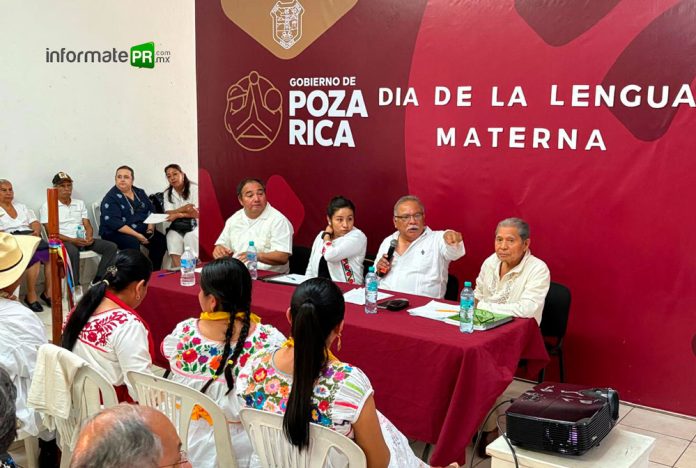 Presentan en casa de cultura de Poza Rica, libro de la Universidad Veracruzana Intercultural (Foto: Jorge Huerta E.)