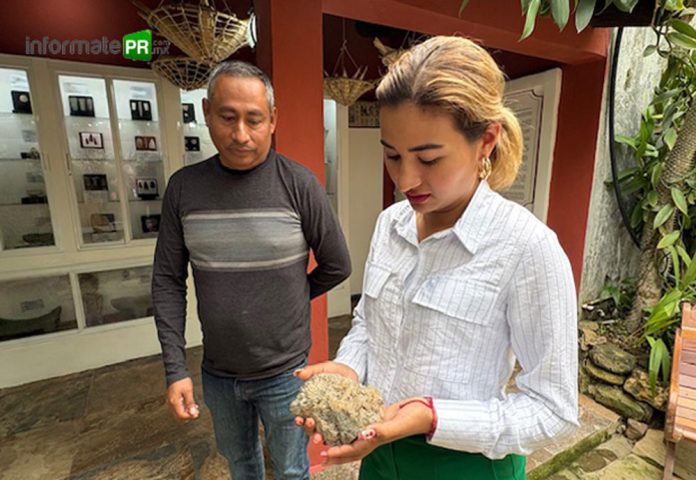 Regidora onceava Blanca de la Cruz Espino y el Director de la Casa de Teja, Narciso Juárez Francisco (Foto: Jorge Huerta E.)