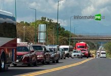 Cientos de vehículos varados por aglomeraciones en casetas del corredor México- Tuxpam (Foto: Jorge Huerta E.)