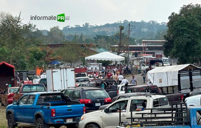Entrega de enceres a damnificados del 10 de octubre poza inundaciones (Foto: Jorge Huerta E.)