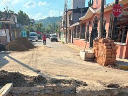 Anuncian obras hídricas para Poza Rica; 10 km de muro para prevenir inundación Drenajes colapsados continúan en muchos sectores afectados de Poza Rica (Foto: Jorge Huerta e.)