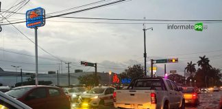 Caos vial en las calles de Poza Rica despues de la tormenta (Foto: Jorge Huerta E.)