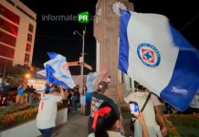 Pozarricenses vuelcan en festejo del campeonato del Cruz Azul (Foto_ Jorge Huerta E.)