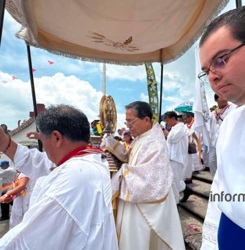 Procesión en Papantla Fotos: Jorge Huerta E.)
