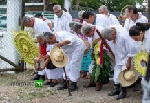 Ceremonia de perdón/permiso por integrantes del Kantiyán en el pozo 2 Poza Rica (Foto reportaje) Totonacos de Poza Rica y Papantla, piden perdón y permiso a la madre tierra por la perforación hecha hace cien años (Foto: Jorge Huerta E.)