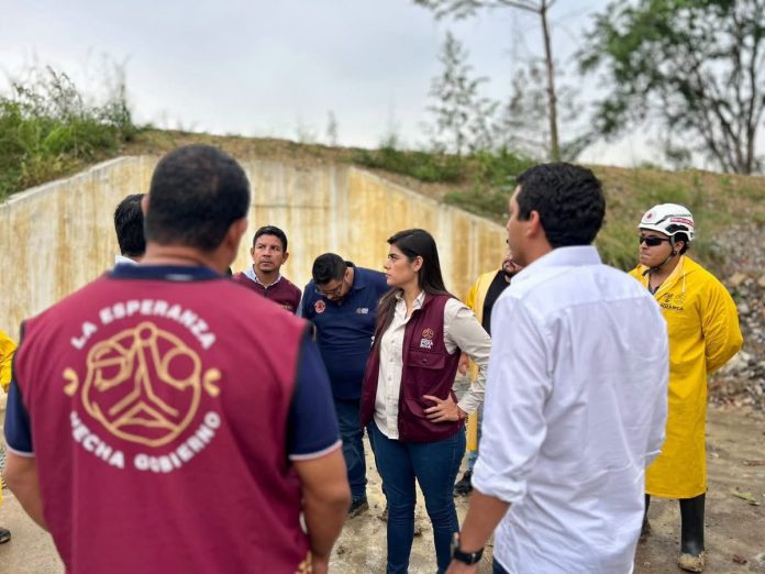 La alcaldesa Adanely Rodríguez supervizó calles suceptibles de inundación (Foto: Com. social)